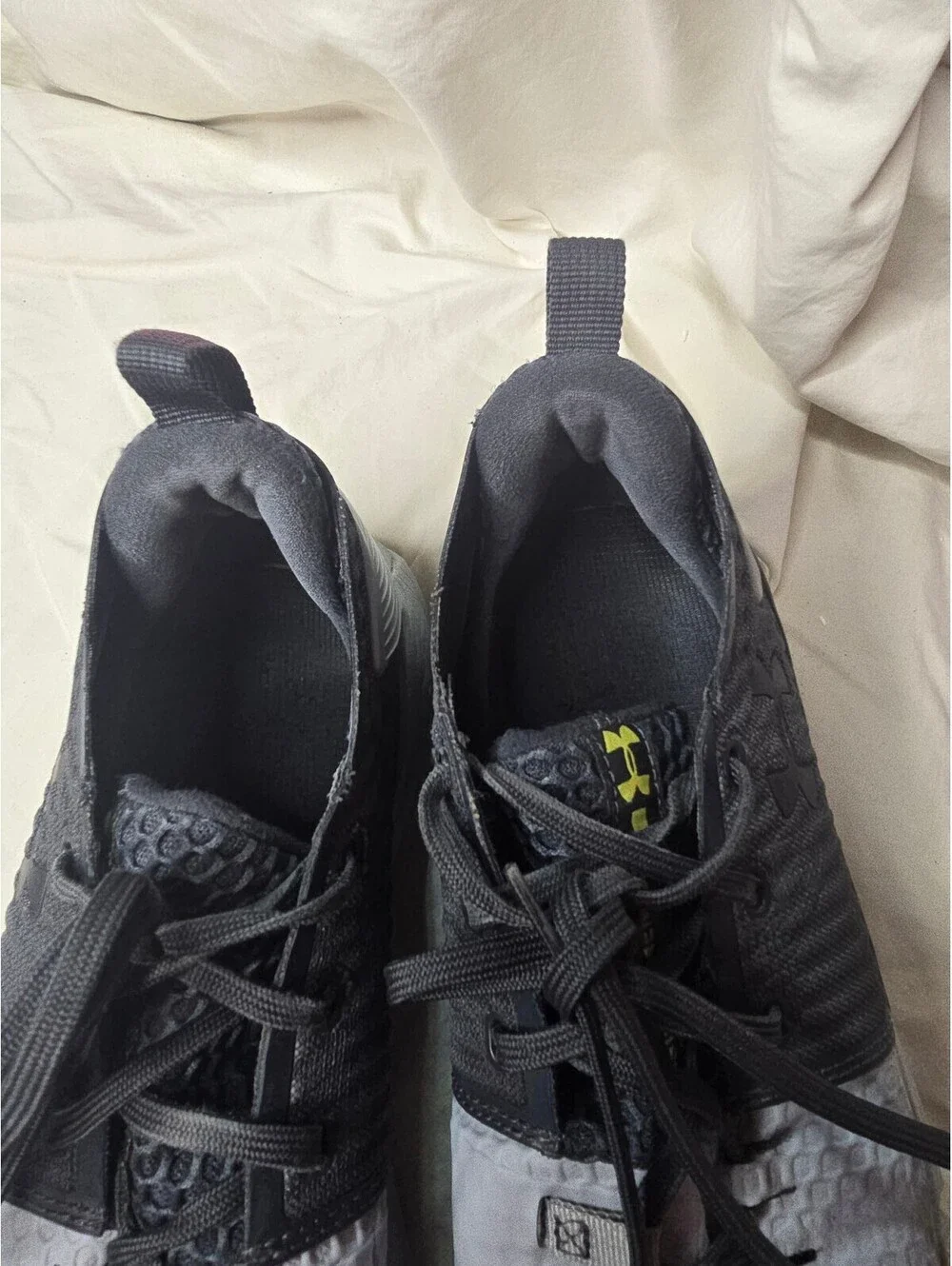 Under Armour Men's Training Shoes Size 9.5 Gray and White